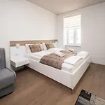Central Square Apartments & Free Parking