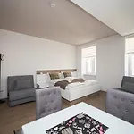 Central Square Apartments & Free Parking
