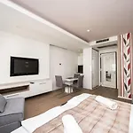 Central Square Apartments & Free Parking