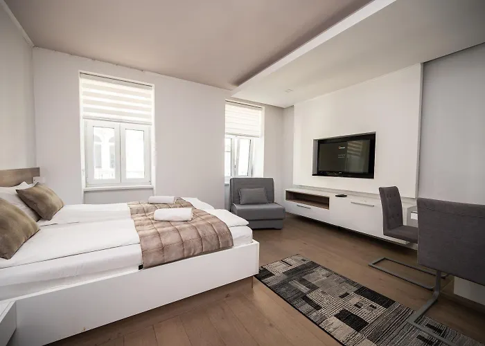 Central Square Apartments & Free Parking